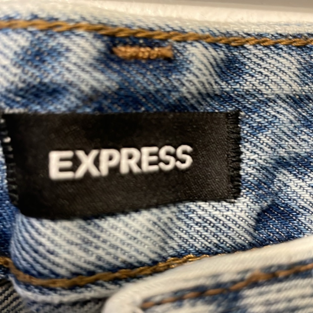EXPRESS Acid Wash Denim boyfriend mid rise Shorts sz 6 - Picture 3 of 5